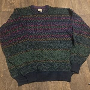 Vintage sweater 
Approx
Chest to chest 24”
Length 26”
Shoulder 22”